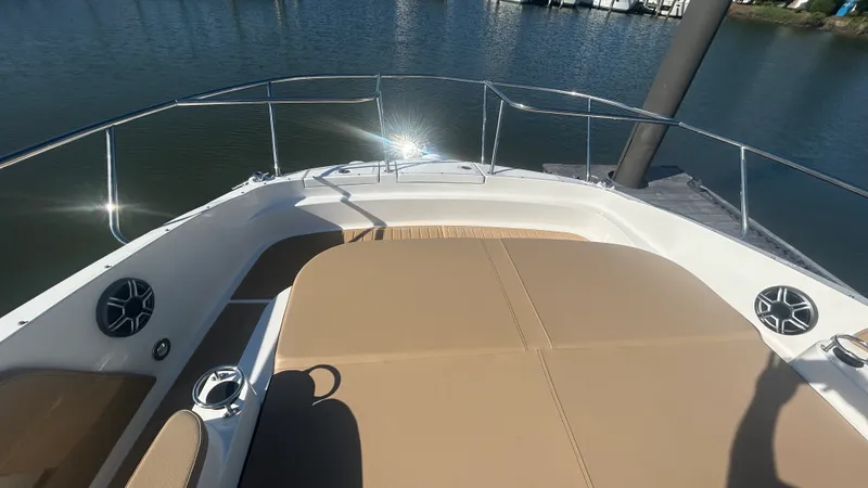 Slide: The Image of Sea Ray Sundancer 320 Outboard 2026 - 50