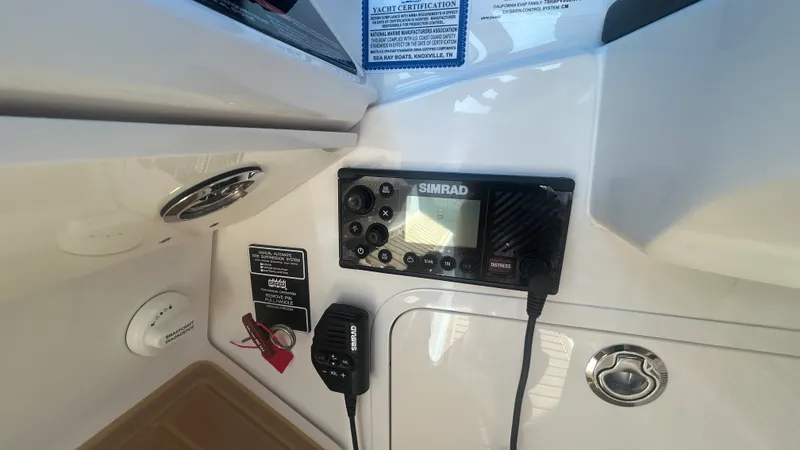 Slide: The Image of Sea Ray Sundancer 320 Outboard 2026 - 38