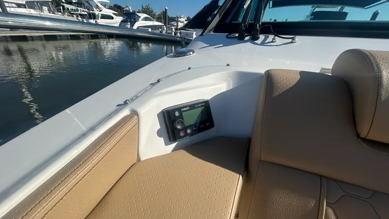 Slide: The Image of Sea Ray Sundancer 320 Outboard 2026 - 49