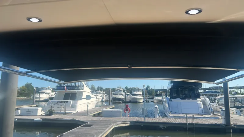 Slide: The Image of Sea Ray Sundancer 320 Outboard 2026 - 17