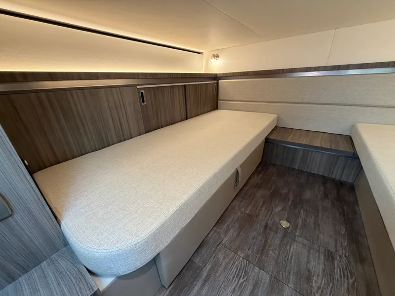 Slide: The Image of Sea Ray Sundancer 320 Outboard 2026 - 69