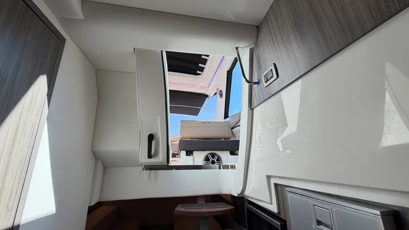 Slide: The Image of Sea Ray Sundancer 320 Outboard 2026 - 74