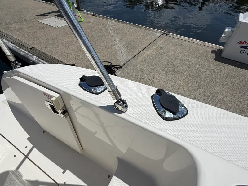 Slide: The Image of Sea Ray 240 SUNDANCER 2011 - 13