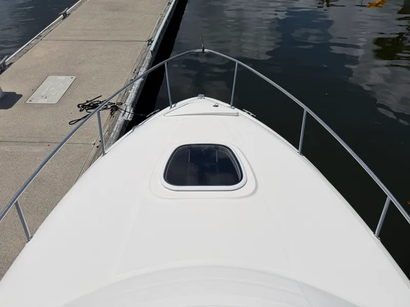 Slide: The Image of Sea Ray 240 SUNDANCER 2011 - 16