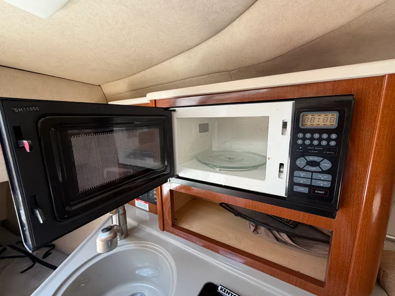 Slide: The Image of Sea Ray 240 SUNDANCER 2011 - 29