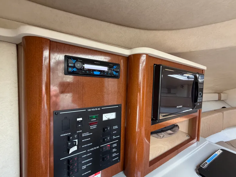 Slide: The Image of Sea Ray 240 SUNDANCER 2011 - 39