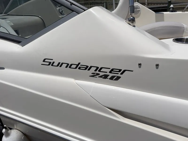 Slide: The Image of Sea Ray 240 SUNDANCER 2011 - 4