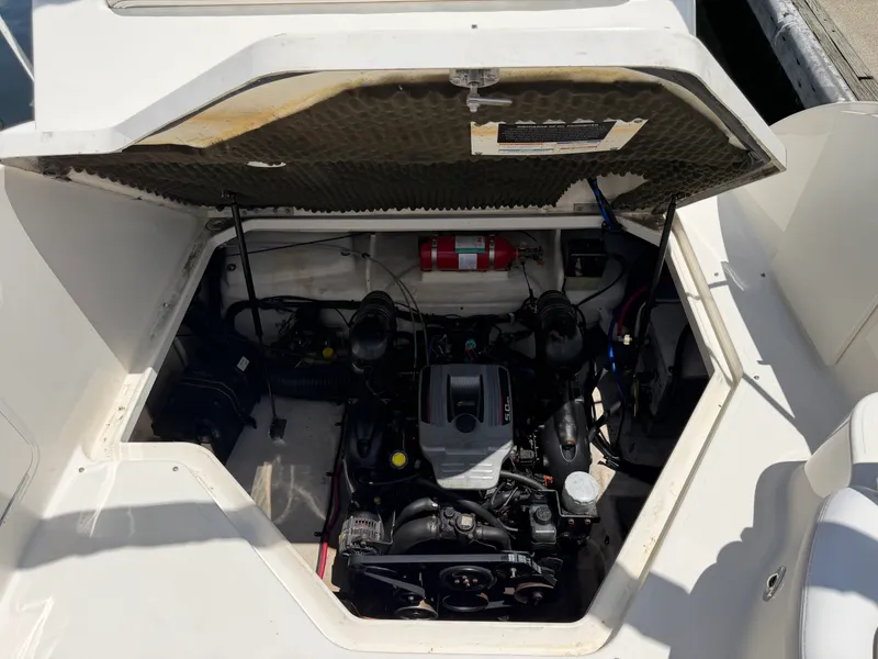 Slide: The Image of Sea Ray 240 SUNDANCER 2011 - 43