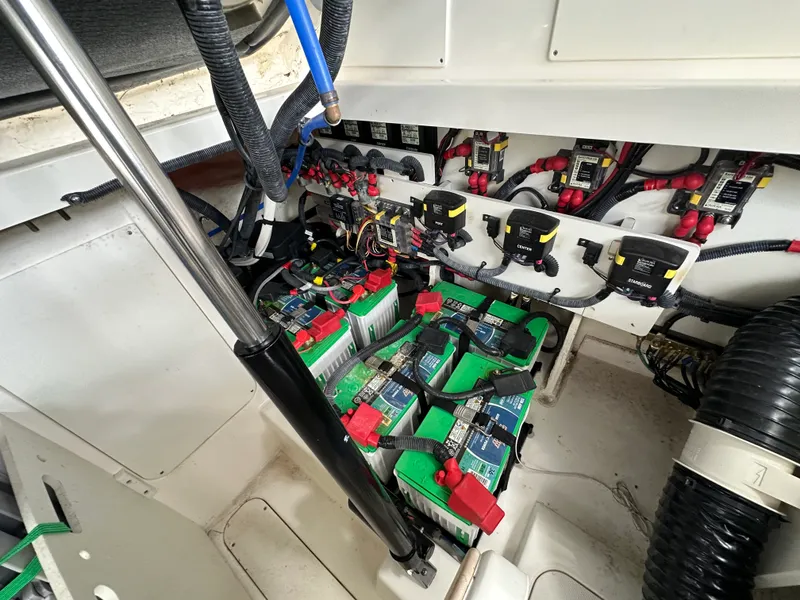 Slide: The Image of Sea Ray 320 SUNDANCER OB 2022 - 7