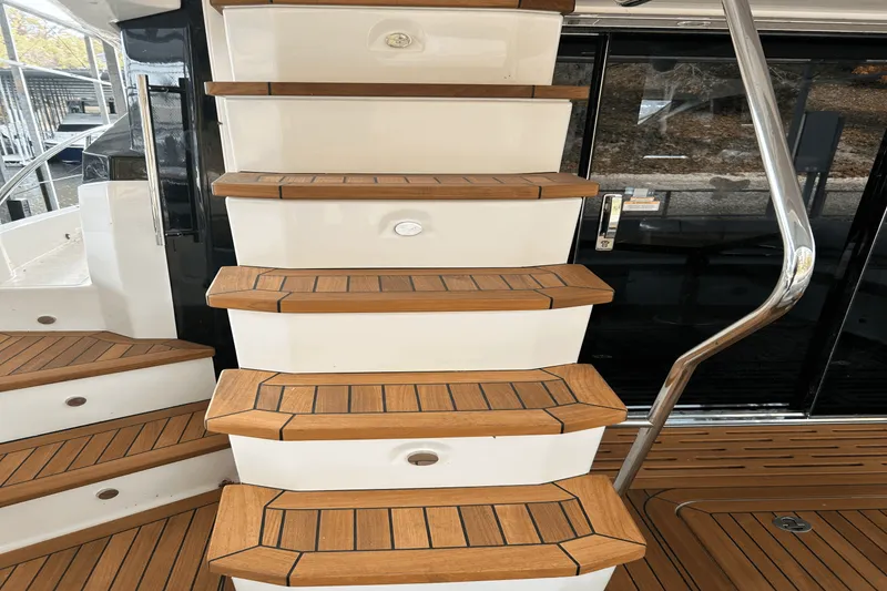 Slide: The Image of Sea Ray L550 FLY 2018 - 10