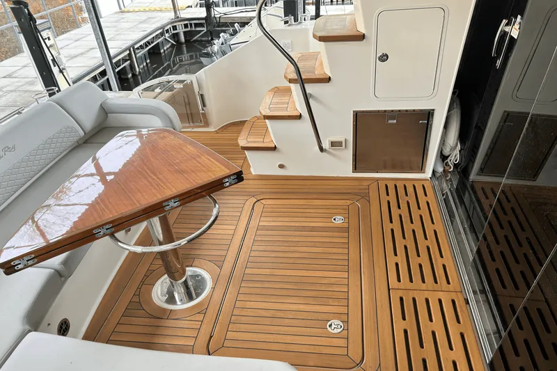 Slide: The Image of Sea Ray L550 FLY 2018 - 15