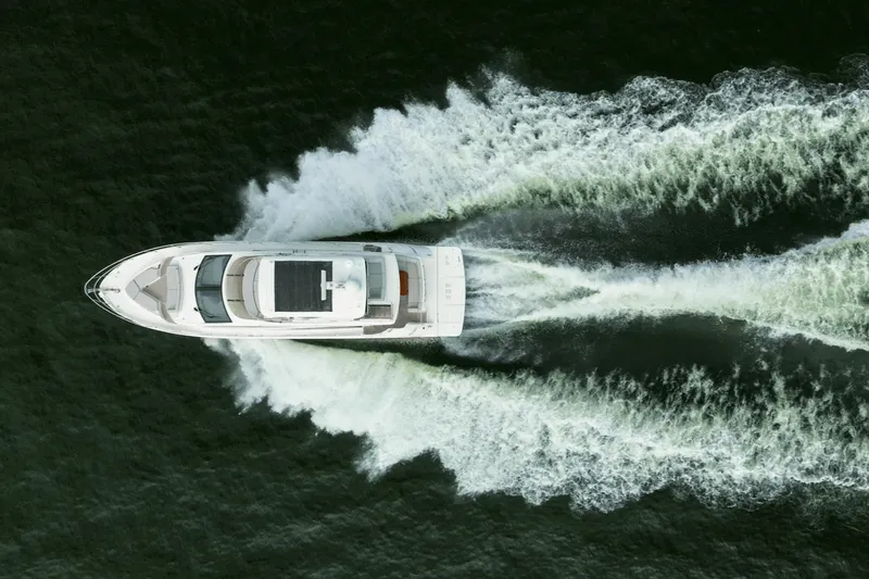 Slide: The Image of Sea Ray L550 FLY 2018 - 17