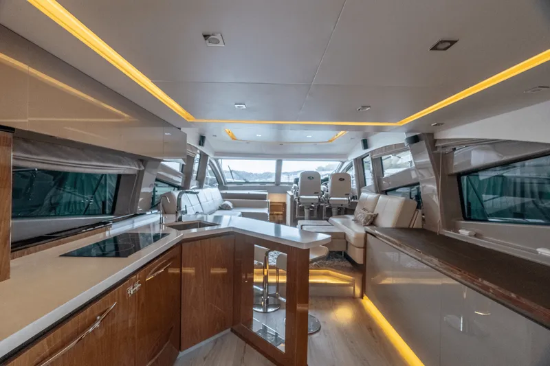Slide: The Image of Sea Ray L550 FLY 2018 - 28