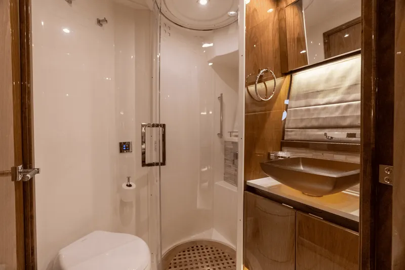 Slide: The Image of Sea Ray L550 FLY 2018 - 31