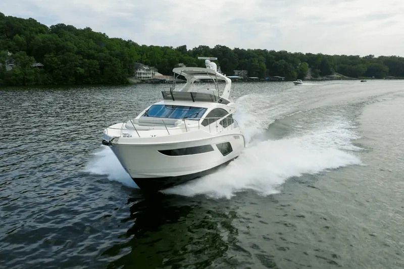 Slide: The Image of Sea Ray L550 FLY 2018 - 9