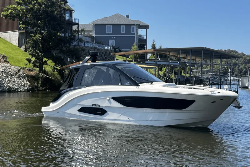 Slide: The Image of Sea Ray 370 DA 2024 - 1
