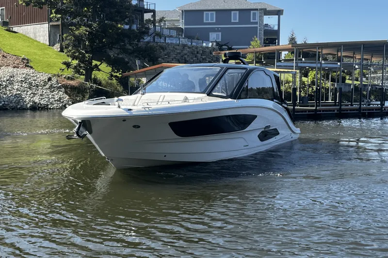 Slide: The Image of Sea Ray 370 DA 2024 - 2