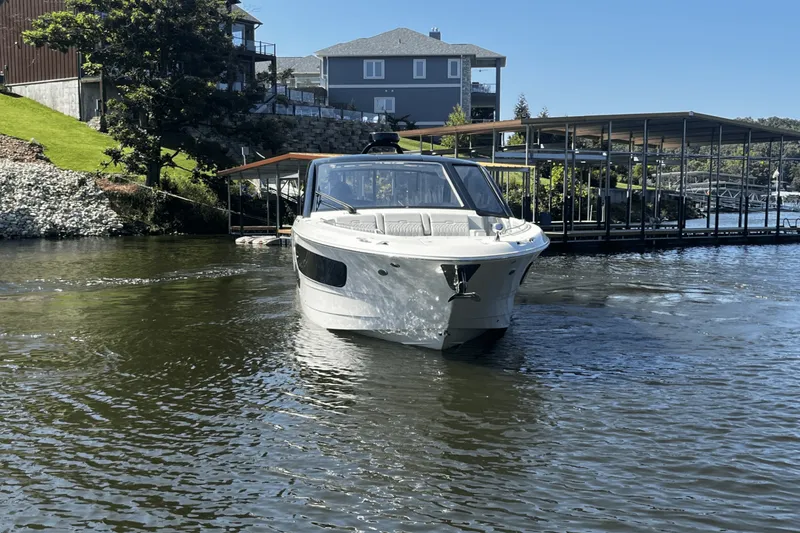 Slide: The Image of Sea Ray 370 DA 2024 - 5