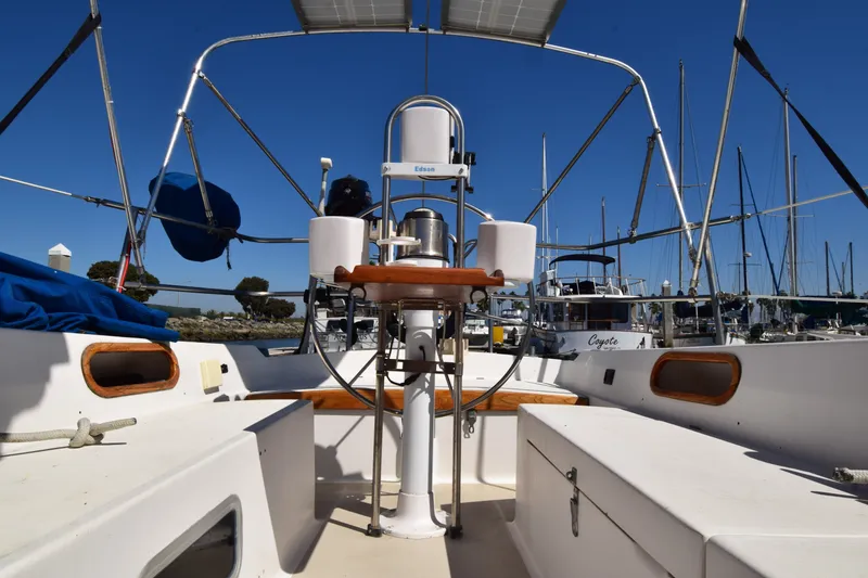 Slide: The Image of Catalina 36 1985 - 15