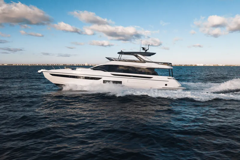 Slide: The Image of Azimut Fly 72 2026 - 10