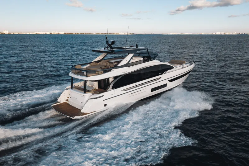 Slide: The Image of Azimut Fly 72 2026 - 15