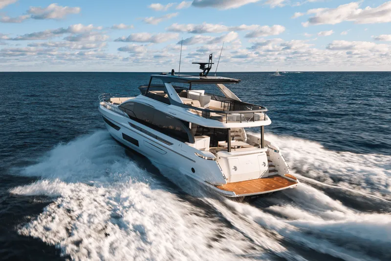 Slide: The Image of Azimut Fly 72 2026 - 16