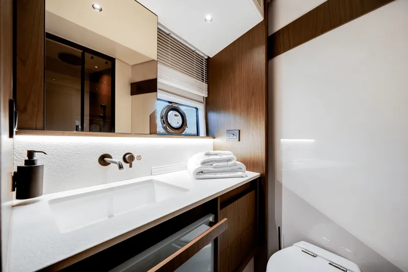 Slide: The Image of Azimut Fly 72 2026 - 22