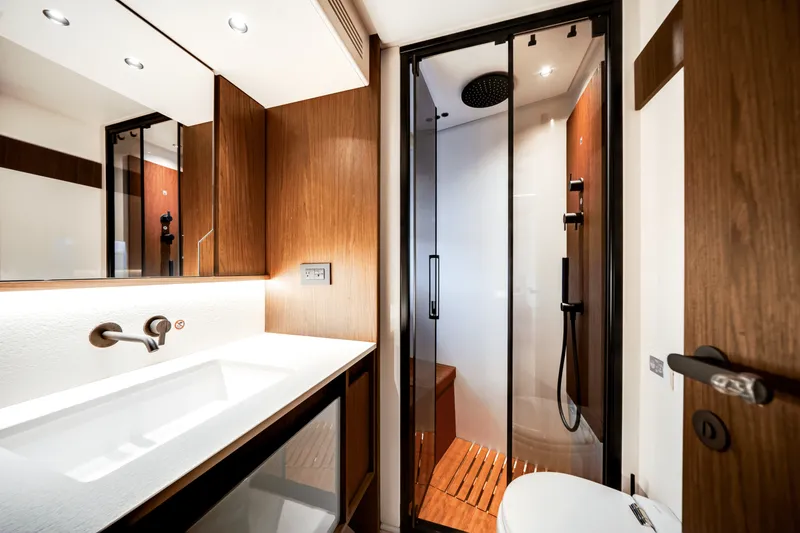 Slide: The Image of Azimut Fly 72 2026 - 26