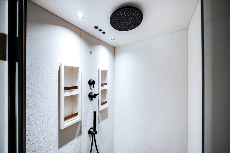 Slide: The Image of Azimut Fly 72 2026 - 38