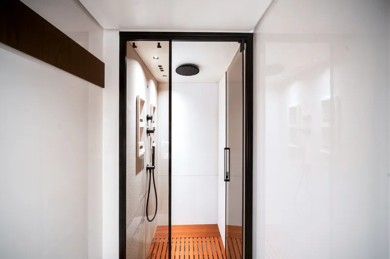 Slide: The Image of Azimut Fly 72 2026 - 39