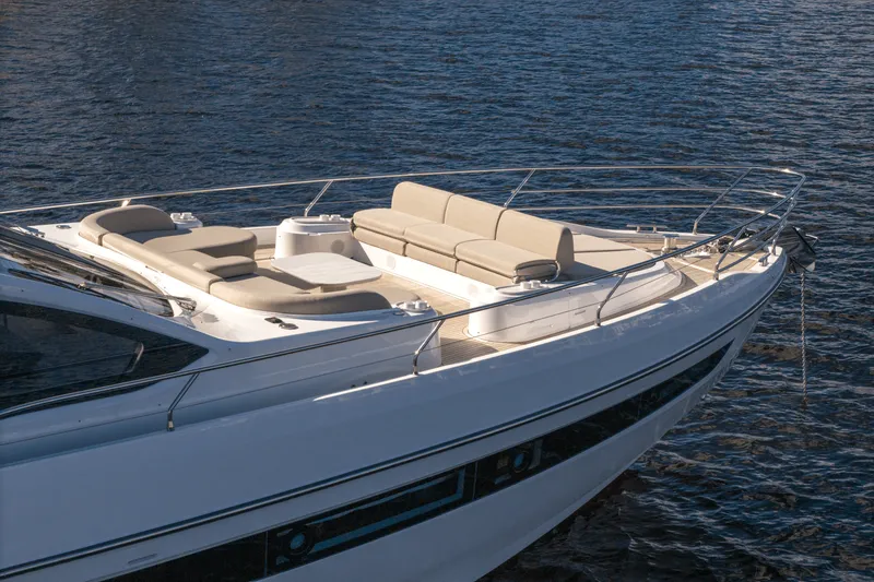 Slide: The Image of Azimut Fly 72 2026 - 6