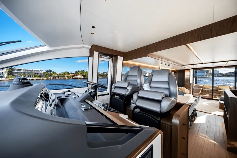 Slide: The Image of Azimut Fly 72 2026 - 59