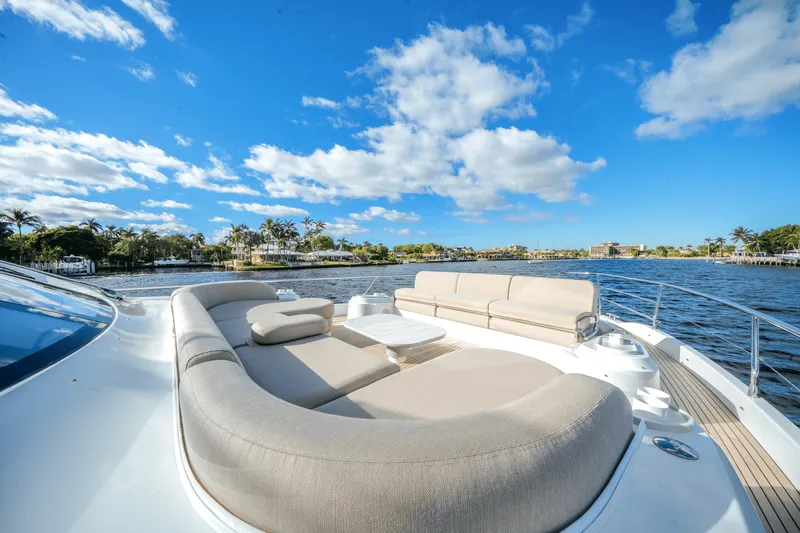 Slide: The Image of Azimut Fly 72 2026 - 67