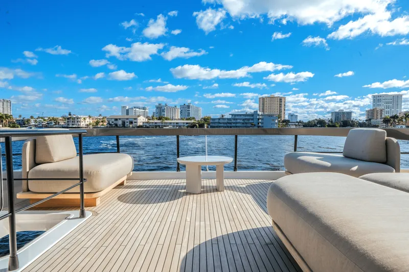 Slide: The Image of Azimut Fly 72 2026 - 72