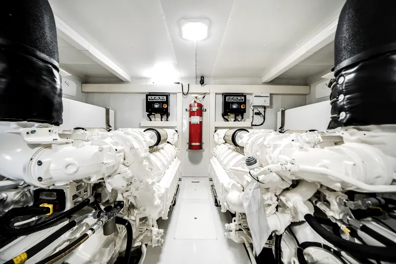 Slide: The Image of Azimut Fly 72 2026 - 83