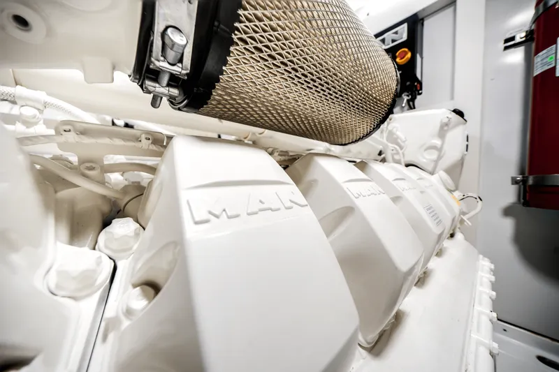 Slide: The Image of Azimut Fly 72 2026 - 84