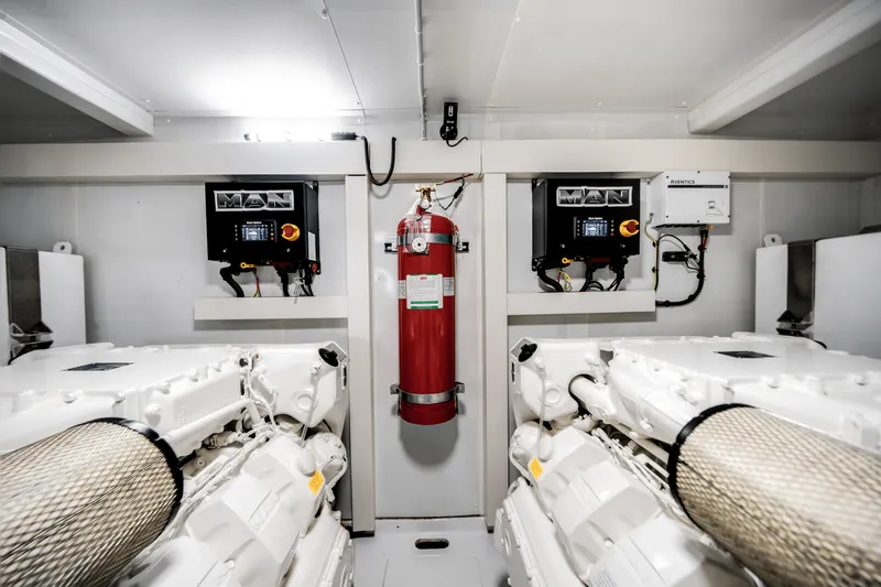 Slide: The Image of Azimut Fly 72 2026 - 85