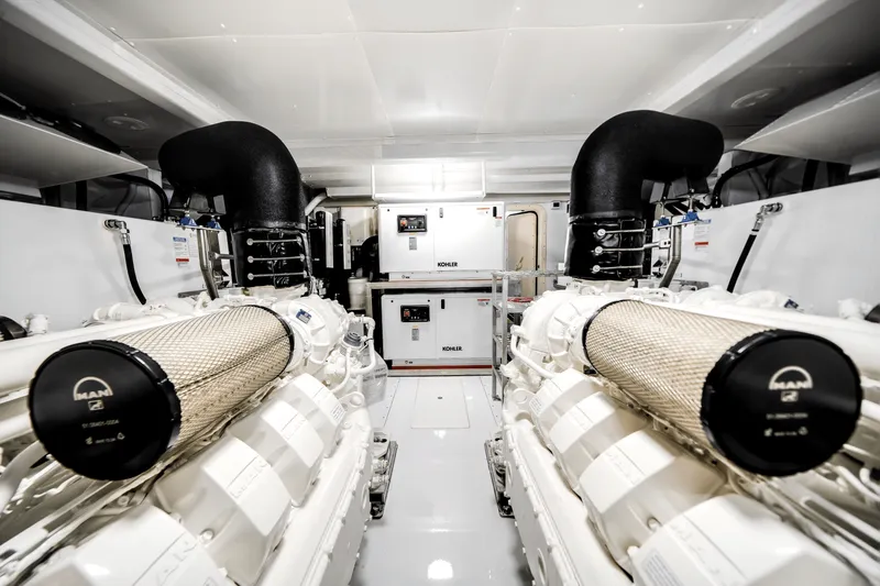 Slide: The Image of Azimut Fly 72 2026 - 86