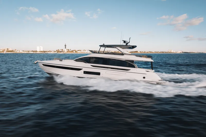 Slide: The Image of Azimut Fly 72 2026 - 18