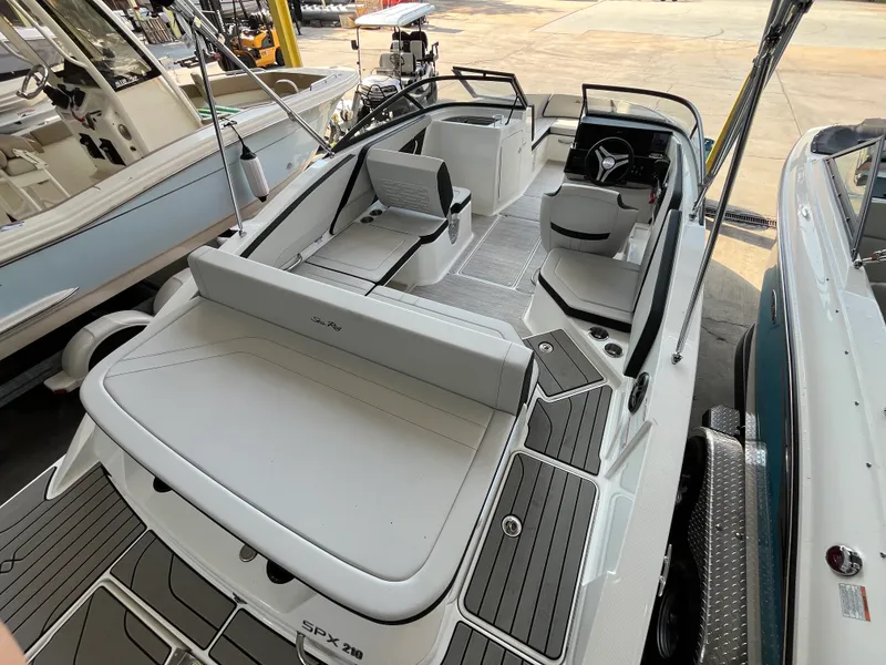 Slide: The Image of Sea Ray SPX 210 2026 - 3