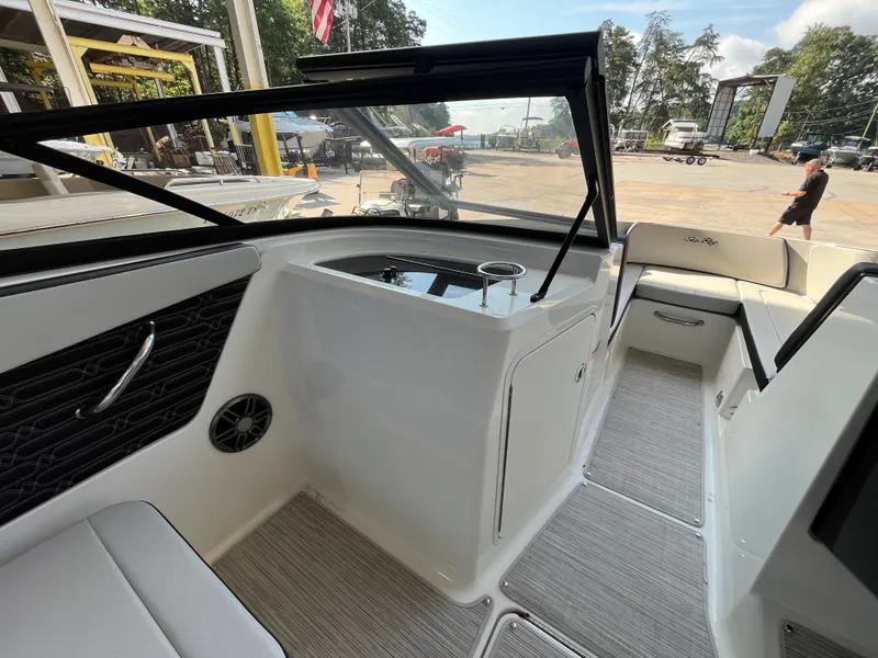 Slide: The Image of Sea Ray SPX 210 2026 - 8