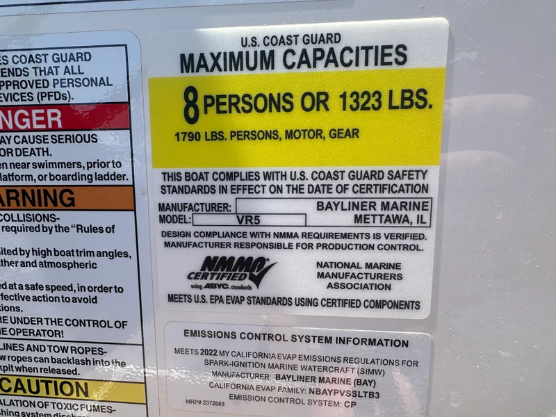 Slide: The Image of Bayliner VR5 Bowrider I/O 2022 - 5