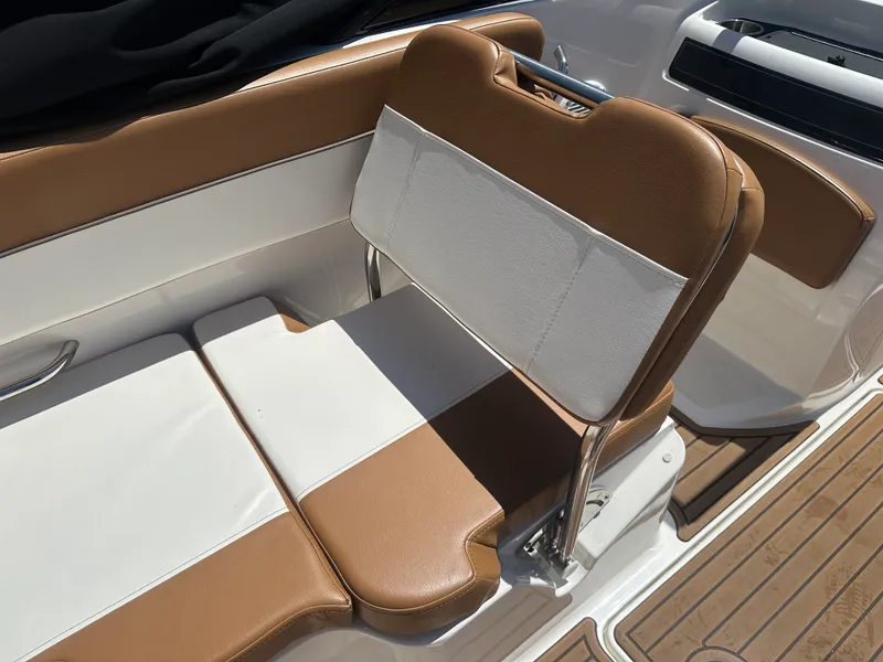 Slide: The Image of Bayliner VR5 Bowrider I/O 2022 - 9