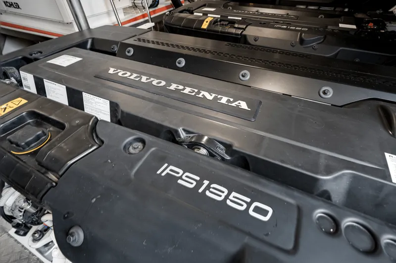 Slide: The Image of Azimut Fly 78 2026 - 81