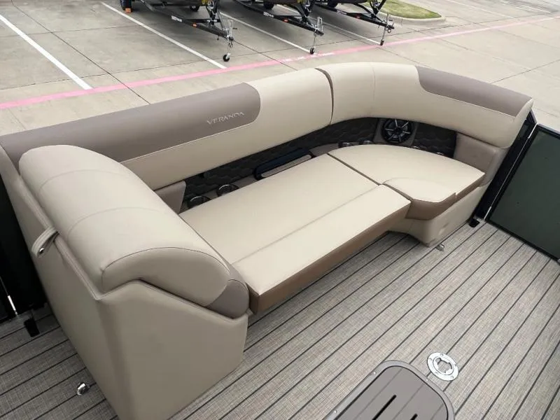Slide: The Image of Veranda VR235VLI 2026 - 17