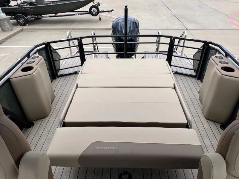 Slide: The Image of Veranda VR235VLI 2026 - 10