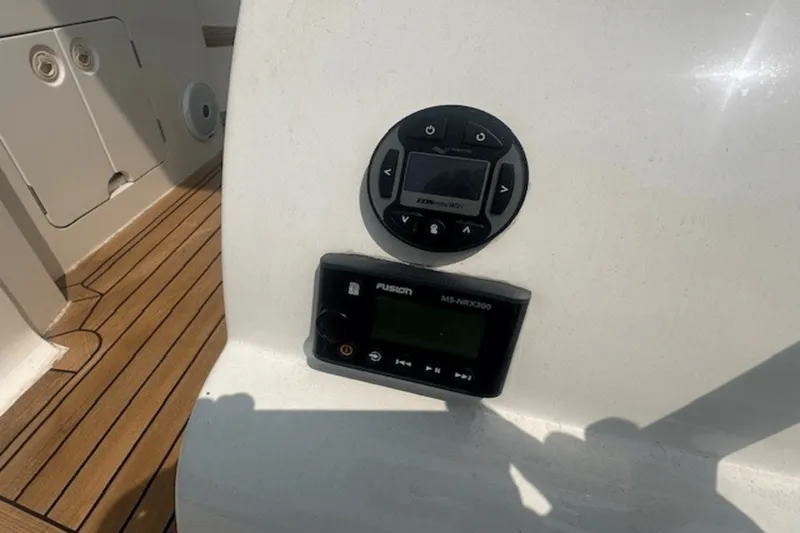 Slide: The Image of Viking 52 FLYBRIDGE 1998 - 15