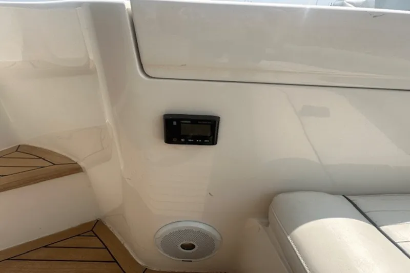 Slide: The Image of Viking 52 FLYBRIDGE 1998 - 18