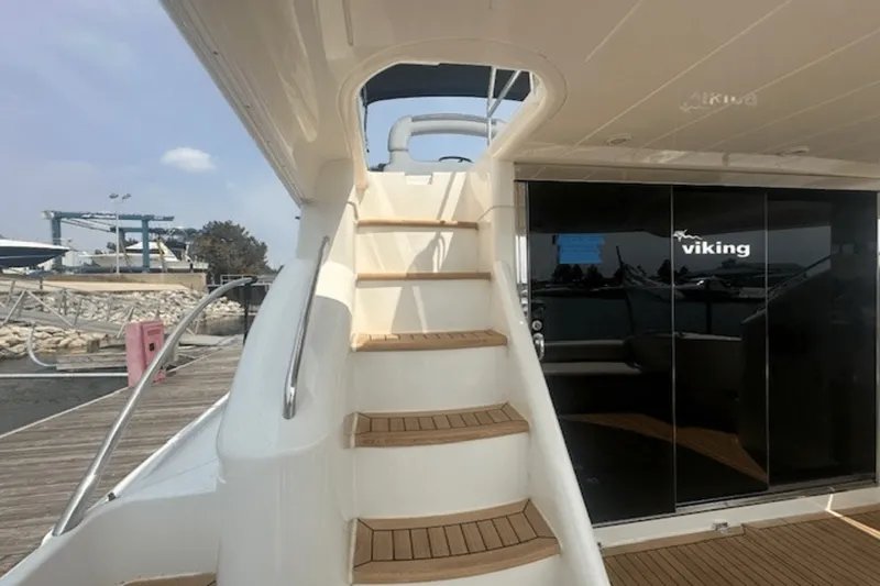 Slide: The Image of Viking 52 FLYBRIDGE 1998 - 21