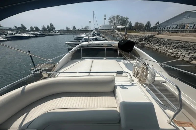 Slide: The Image of Viking 52 FLYBRIDGE 1998 - 23